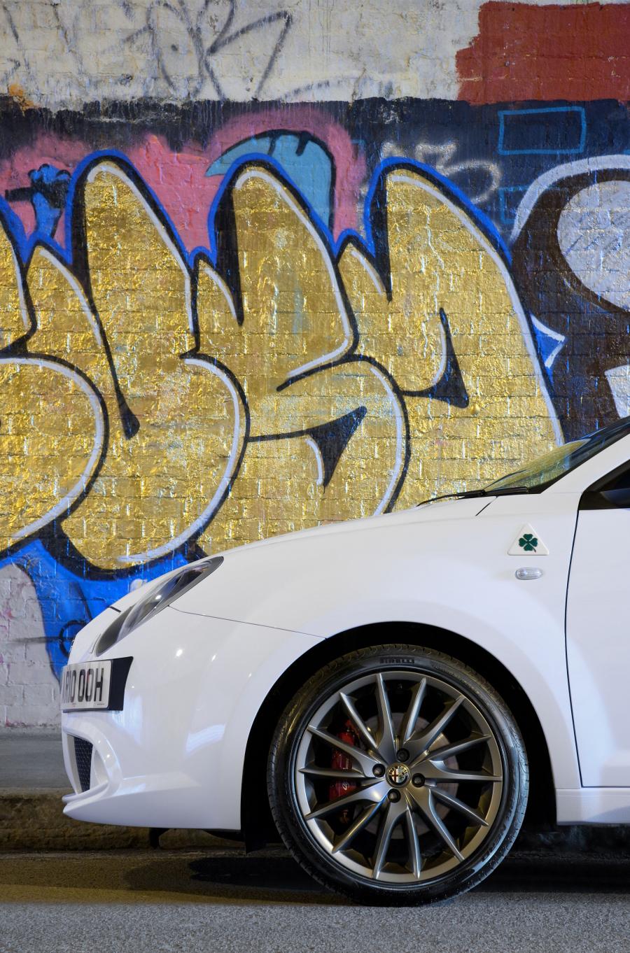 Детали экстерьера Alfa Romeo MiTo Cloverleaf (955) 2010 года  (фото 11 из 30)